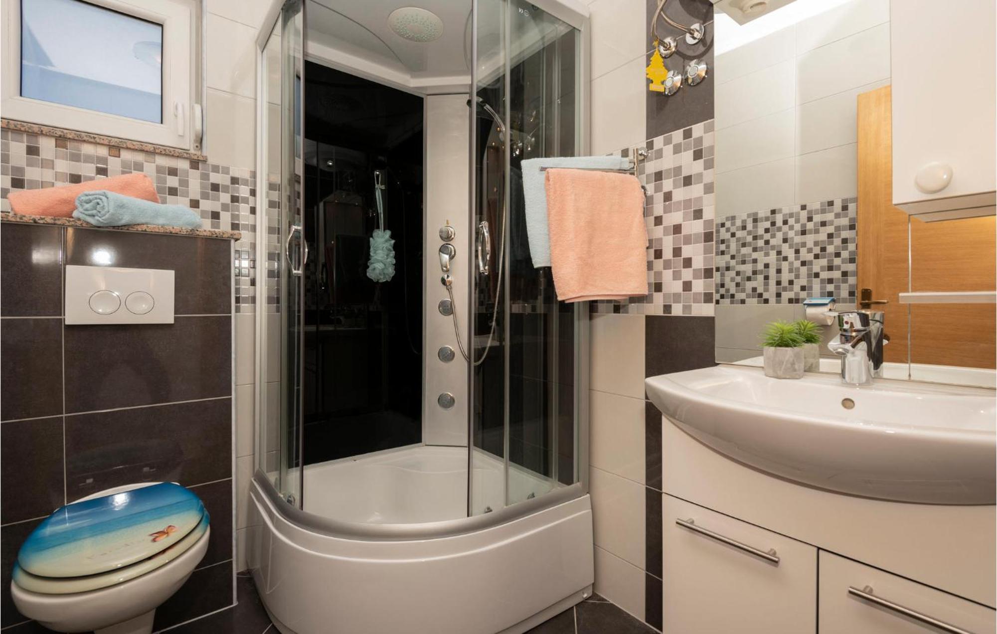 Stunning Apartment In Krvavica With Kitchen Εξωτερικό φωτογραφία