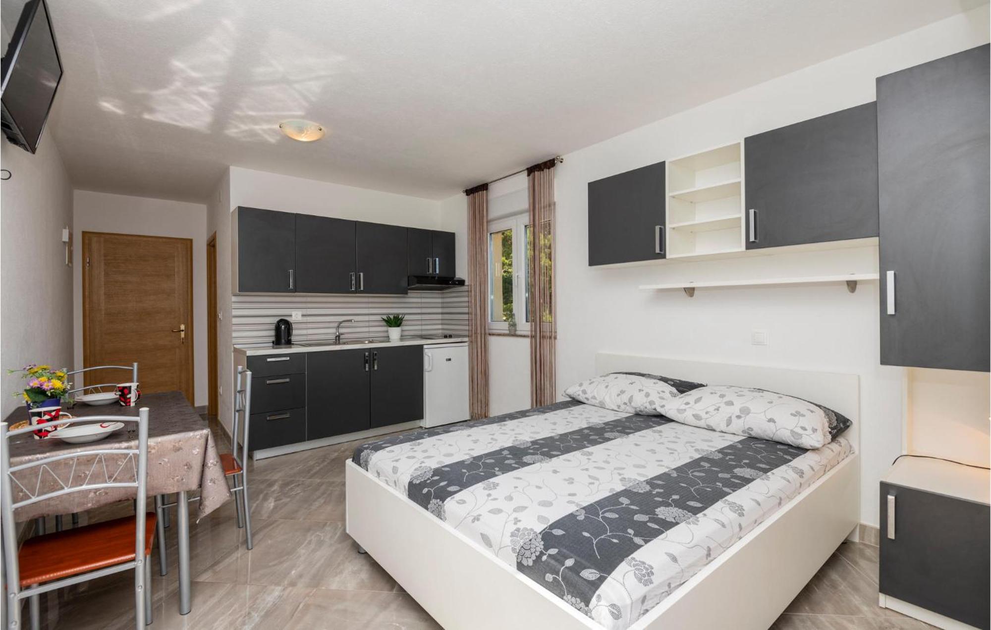 Stunning Apartment In Krvavica With Kitchen Εξωτερικό φωτογραφία