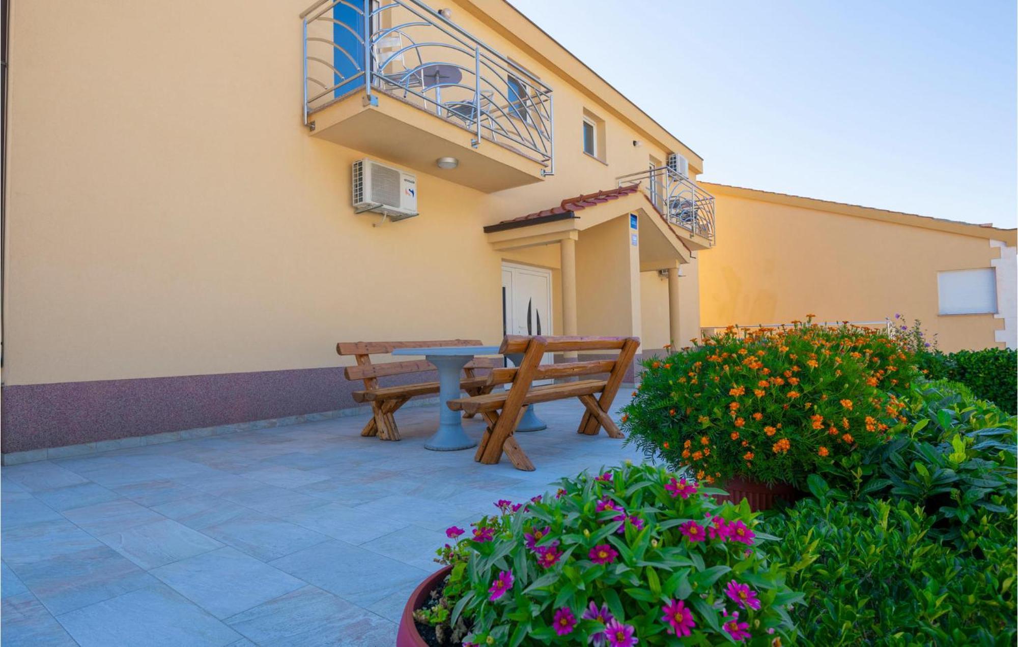 Stunning Apartment In Krvavica With Kitchen Εξωτερικό φωτογραφία
