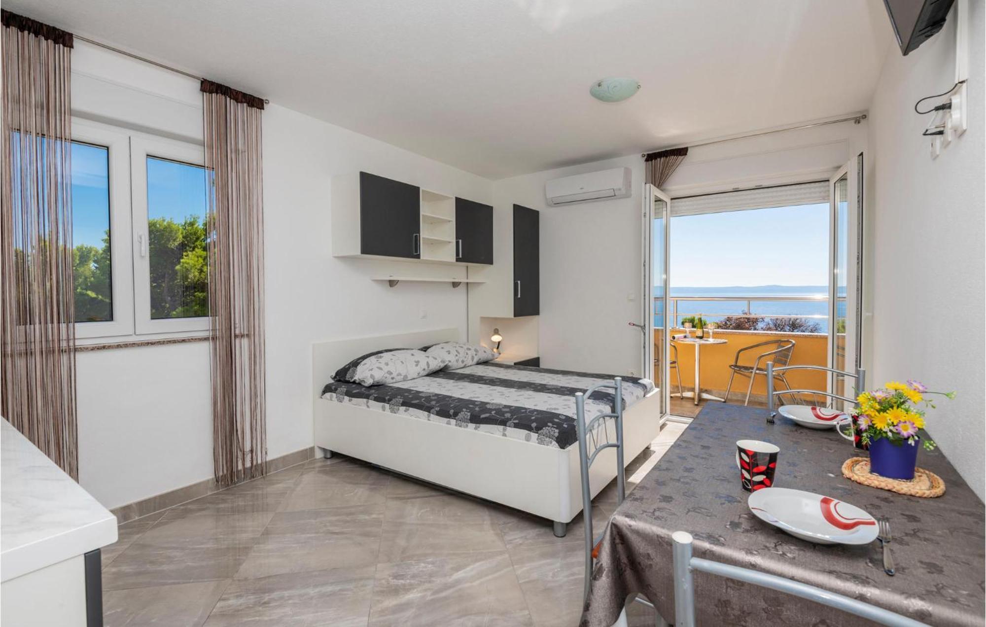 Stunning Apartment In Krvavica With Kitchen Εξωτερικό φωτογραφία