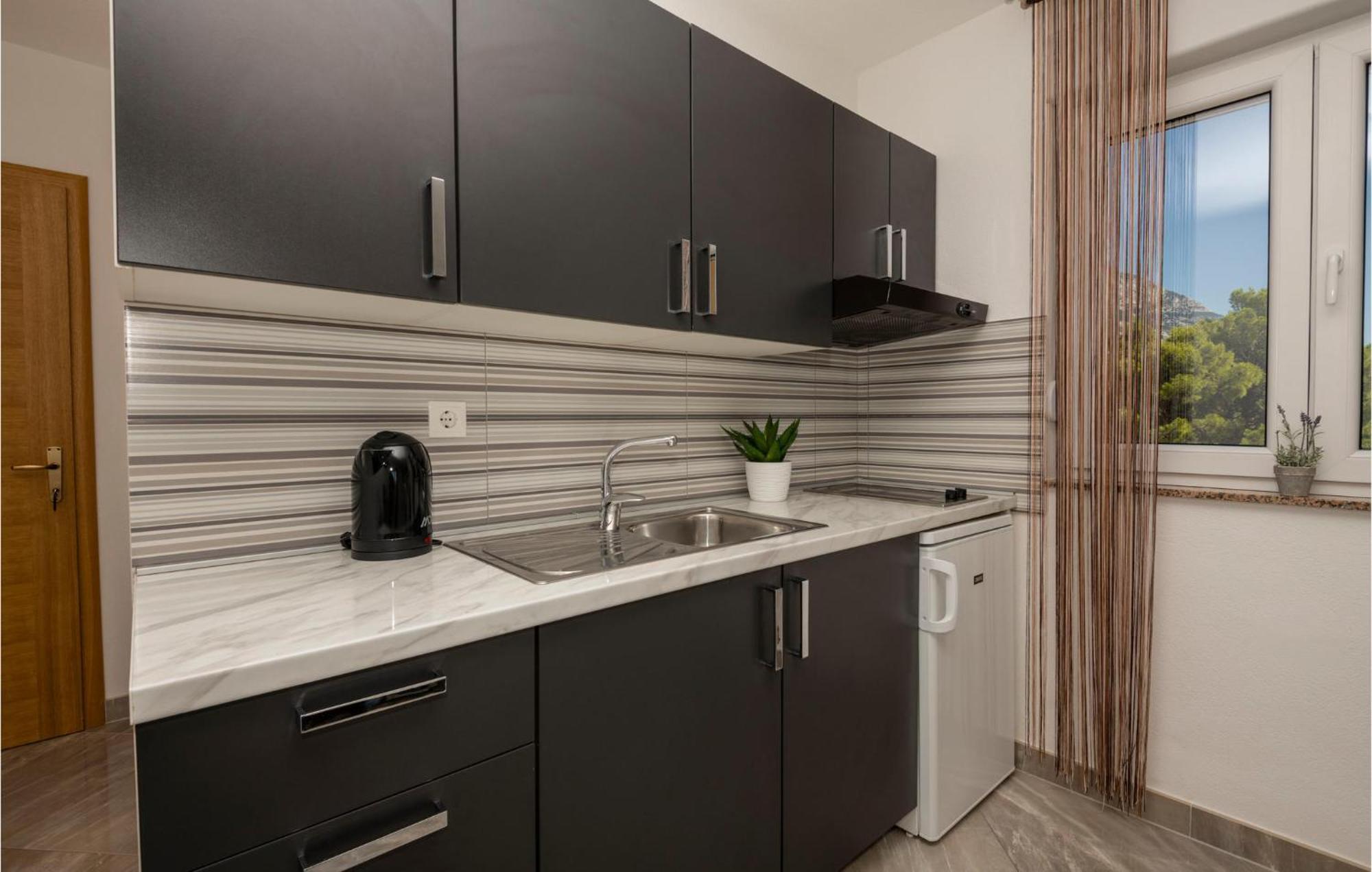 Stunning Apartment In Krvavica With Kitchen Εξωτερικό φωτογραφία