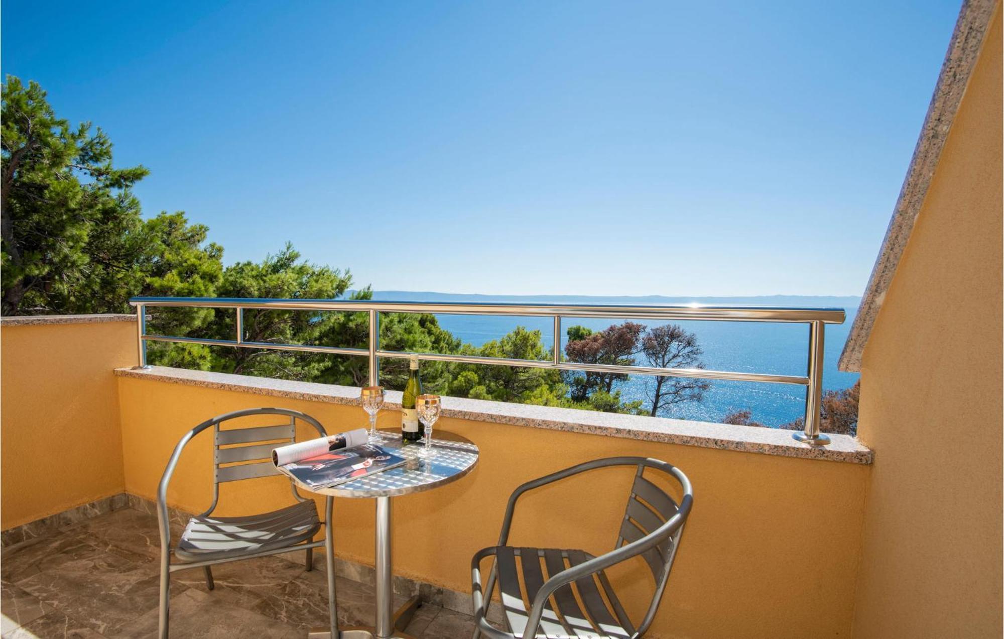 Stunning Apartment In Krvavica With Kitchen Εξωτερικό φωτογραφία